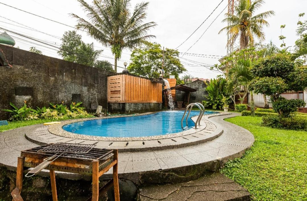 Villa Anjung Balak Cisarua Buitenkant foto
