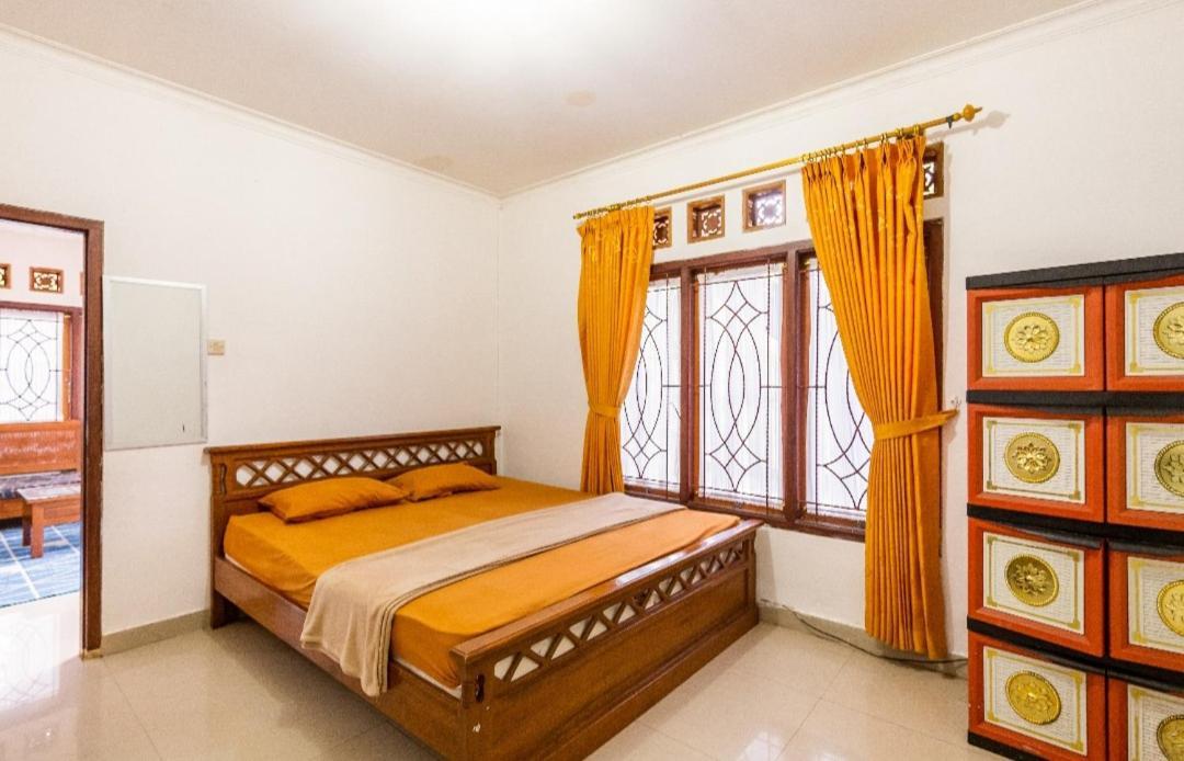 Villa Anjung Balak Cisarua Buitenkant foto