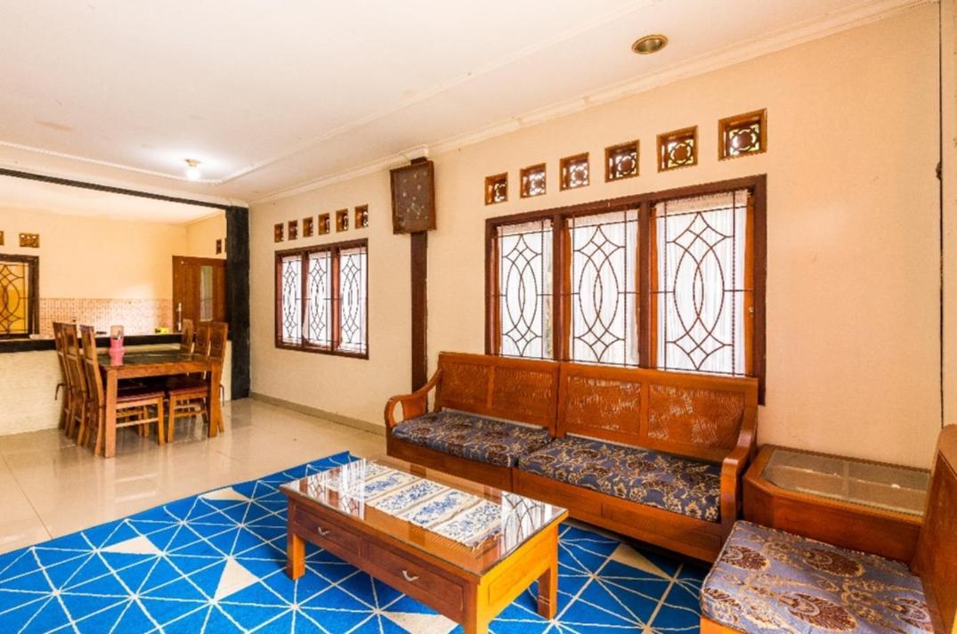 Villa Anjung Balak Cisarua Buitenkant foto