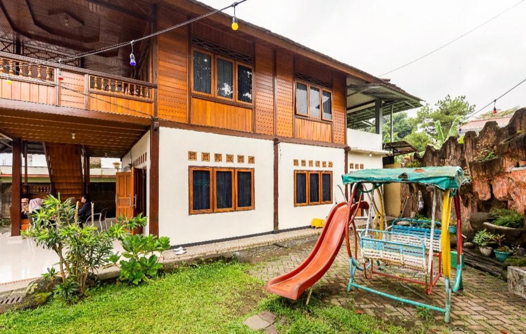 Villa Anjung Balak Cisarua Buitenkant foto